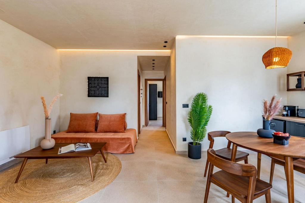 Agios Georgios  Peranosa The Residencyアパートホテル エクステリア 写真